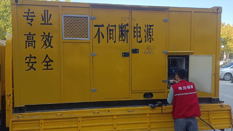 香洲柴油发电机组和UPS电源配合使用时，如何避免切换过程中的电力中断？